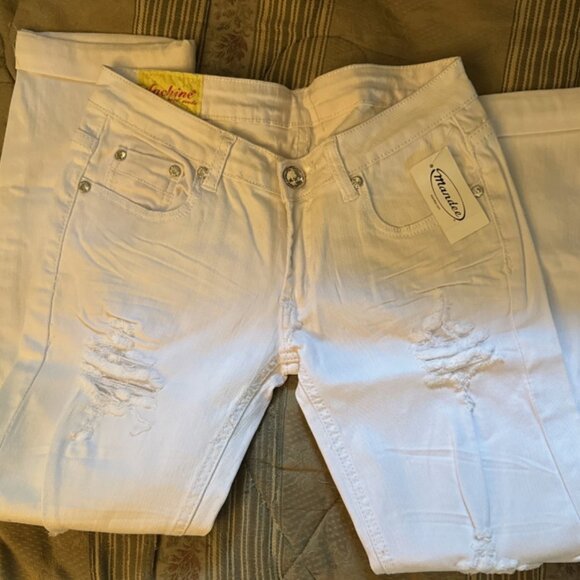 NWT Mandee Juniors White Rhinestone Jeans Size 9 - Picture 1 of 12